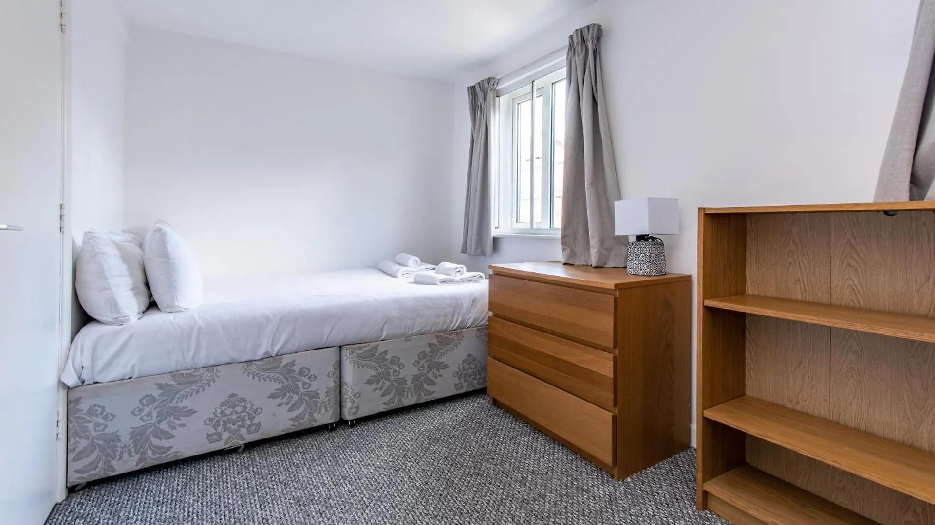 Spacious 6 Bedroom House - Ideal For Contractors Nottingham Holiday home